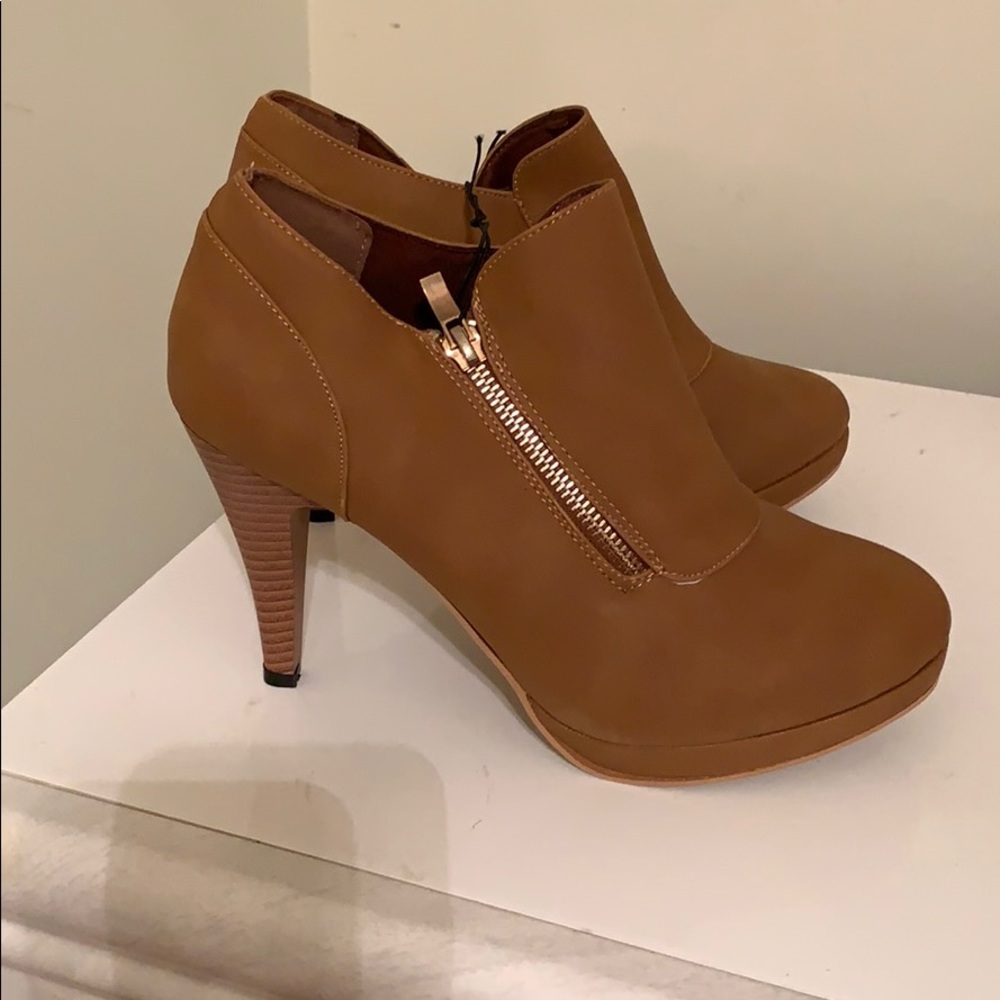 Ankle side zip heels